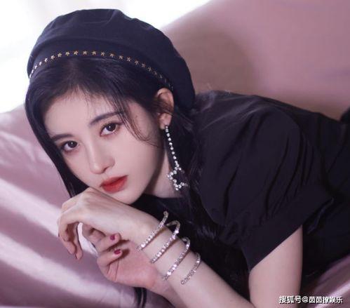 娱乐圈吃瓜鞠婧祎是谁,娱乐圈的“吃瓜”焦点，揭秘她的星途历程